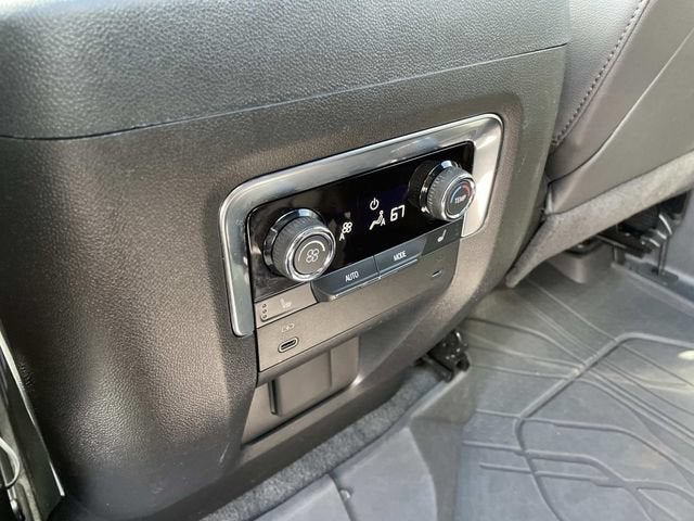 2025 Chevrolet Suburban RST