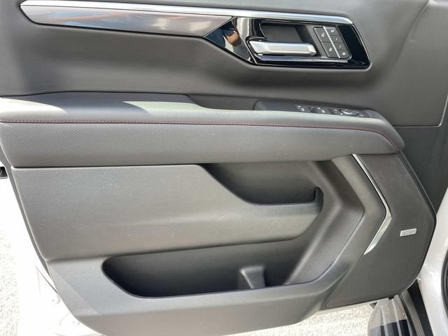 2025 Chevrolet Suburban RST
