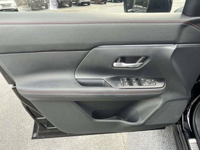 2025 Nissan Kicks SR FWD