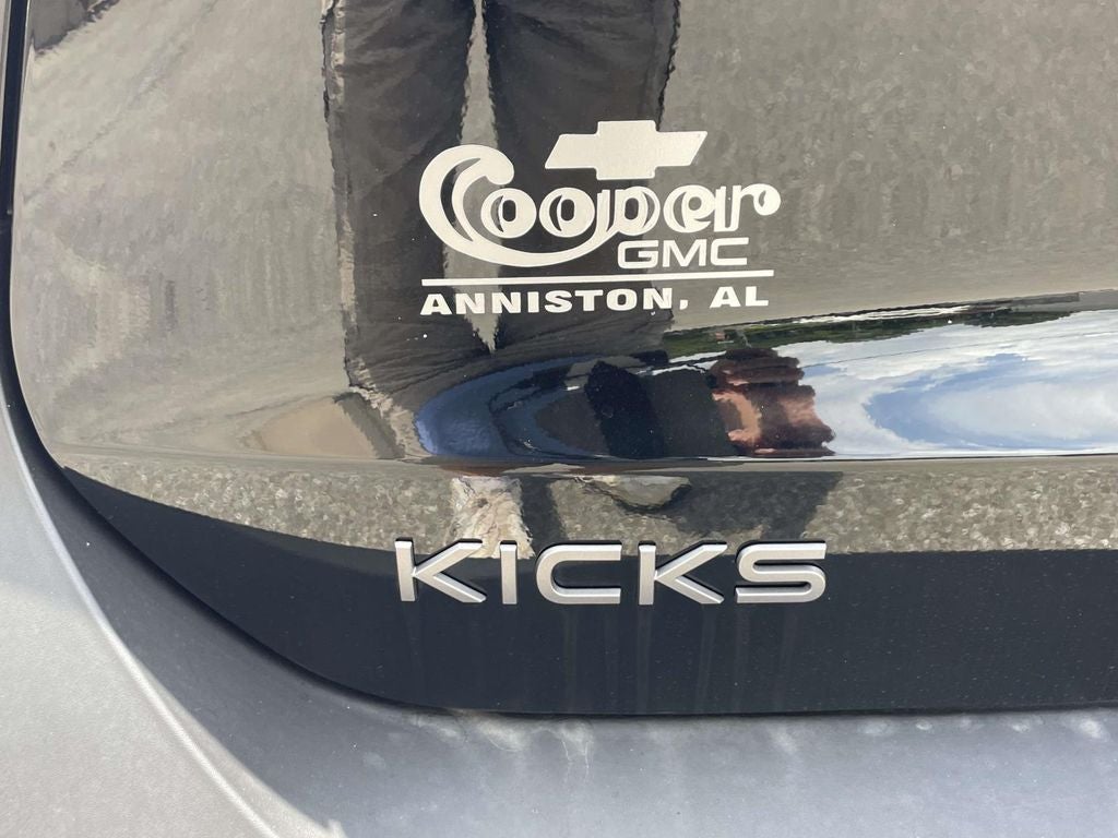 2025 Nissan Kicks SR
