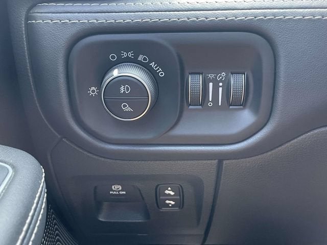 2021 RAM 1500 Limited Crew Cab 4x4 5'7" Box