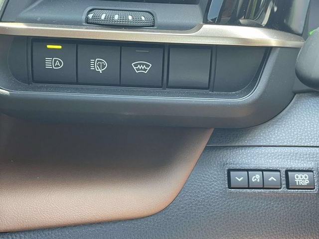 2025 Toyota Crown Signia Limited
